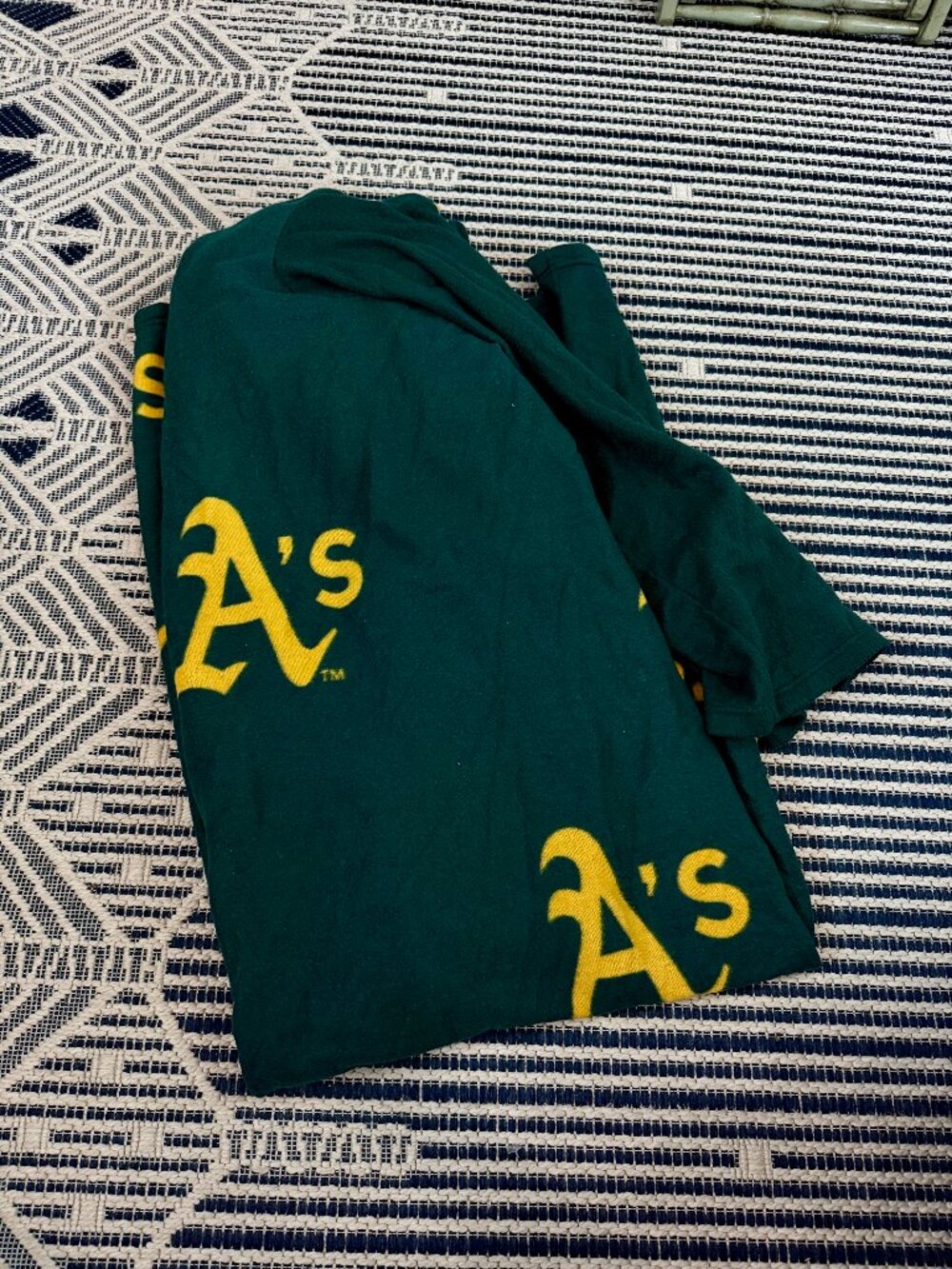 Oakland A's Snuggie The Blanket That Has Sleeves! MLB Baseball Fleece Blanket